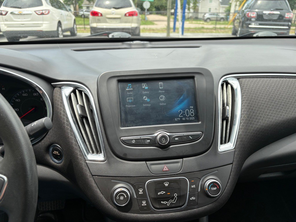 2018 Chevrolet Malibu Image 17