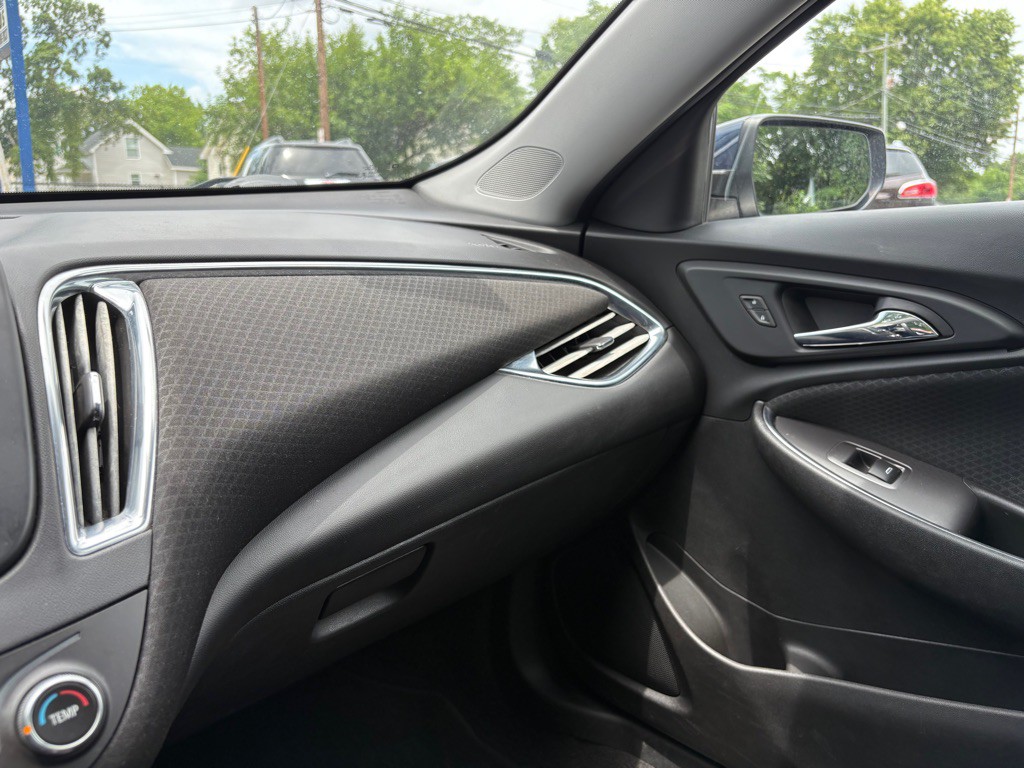 2018 Chevrolet Malibu Image 19