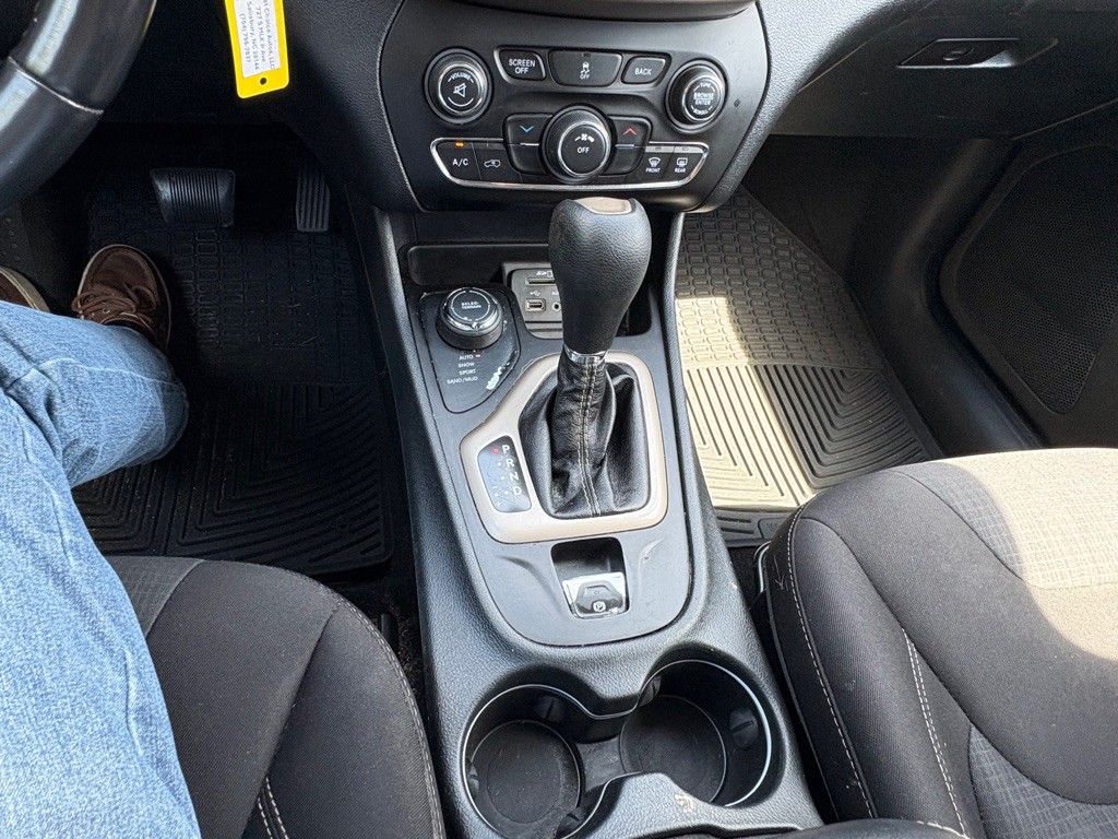 2015 Jeep Cherokee Image 13