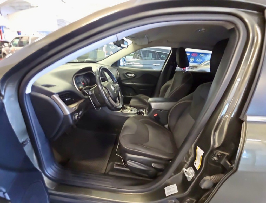 2015 Jeep Cherokee Image 38