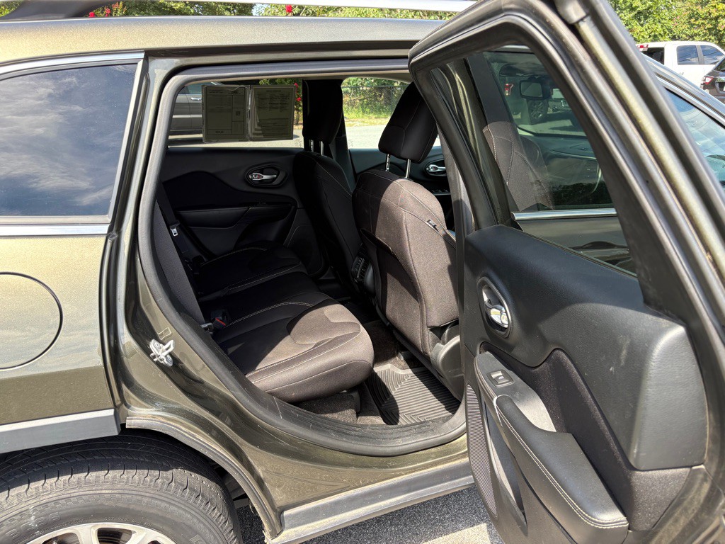 2015 Jeep Cherokee Image 52