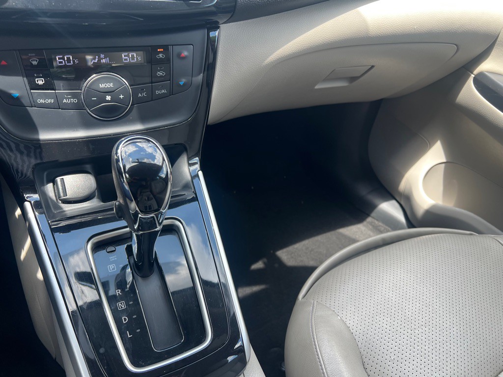 2016 Nissan Sentra Image 14