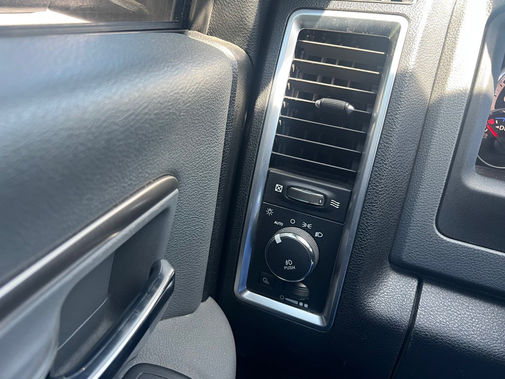 2016 RAM 1500 Image 32