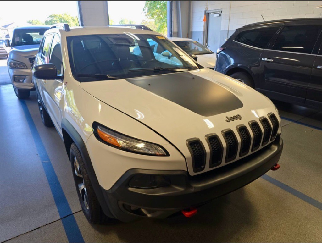 2017 Jeep Cherokee Image 2