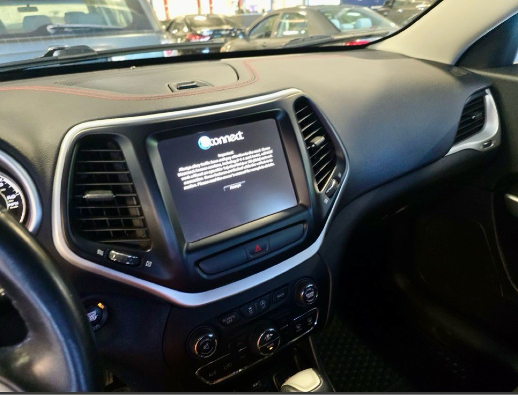 2017 Jeep Cherokee Image 8