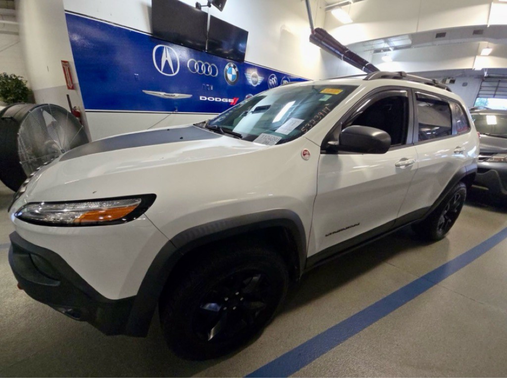 2017 Jeep Cherokee Image 2