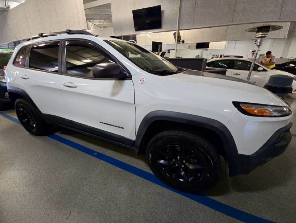 2017 Jeep Cherokee Image 3