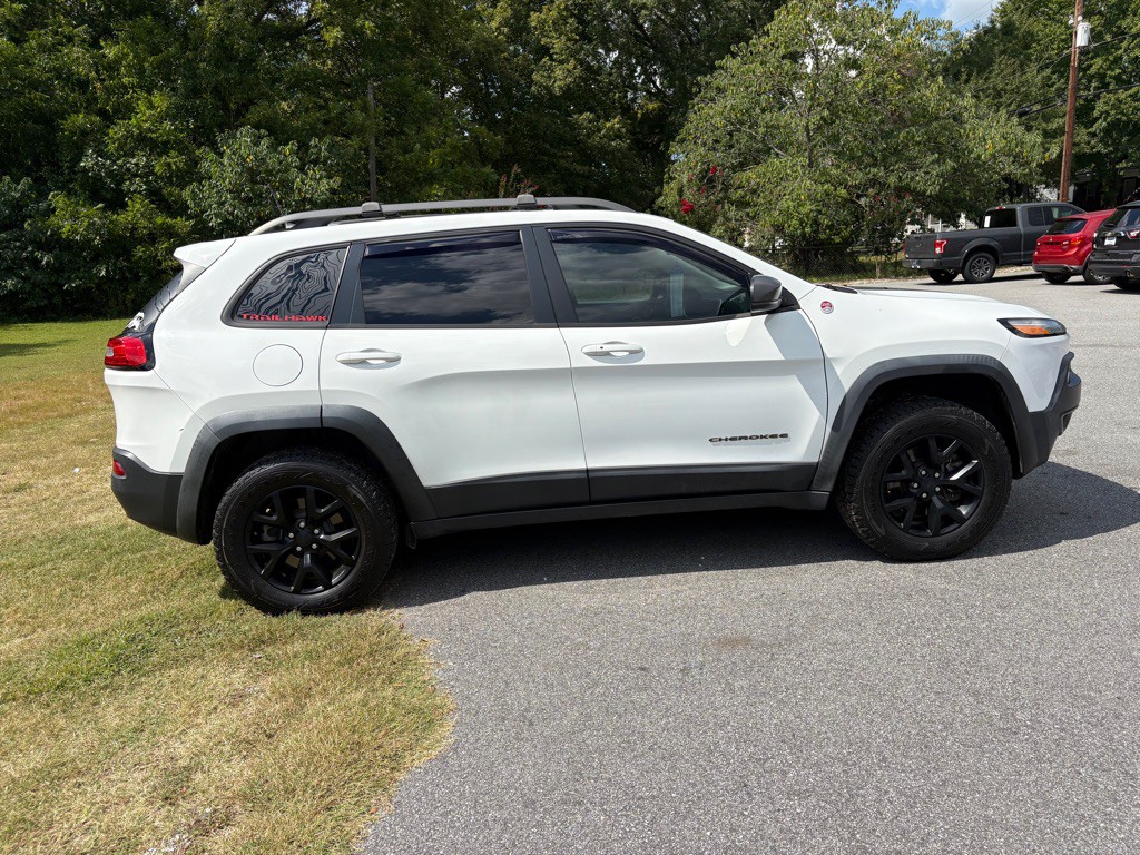 2017 Jeep Cherokee Image 11