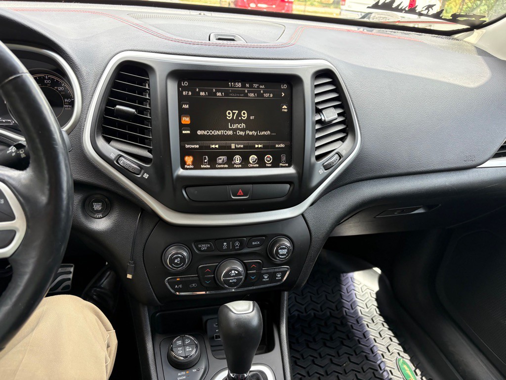 2017 Jeep Cherokee Image 17