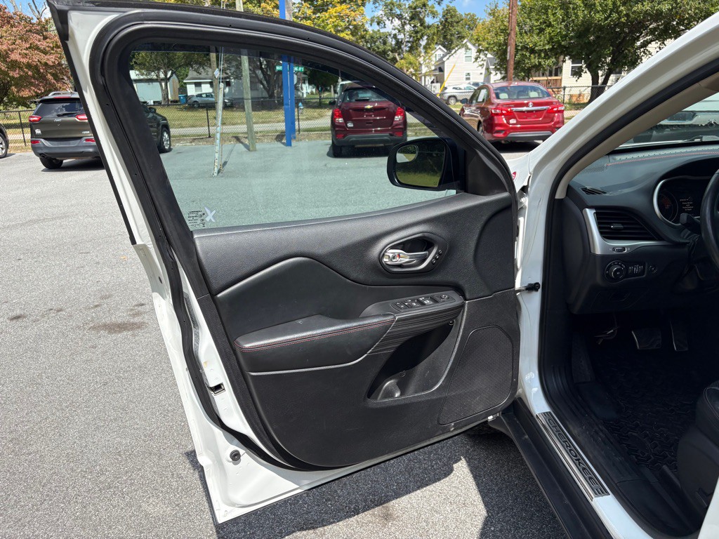 2017 Jeep Cherokee Image 22