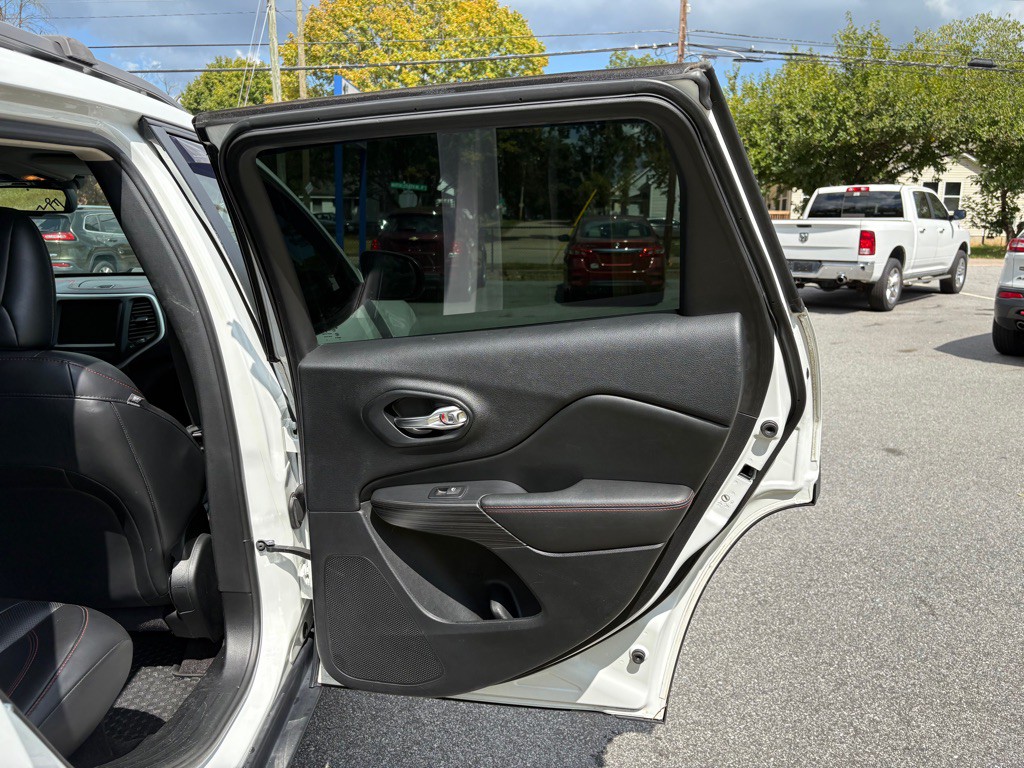 2017 Jeep Cherokee Image 27