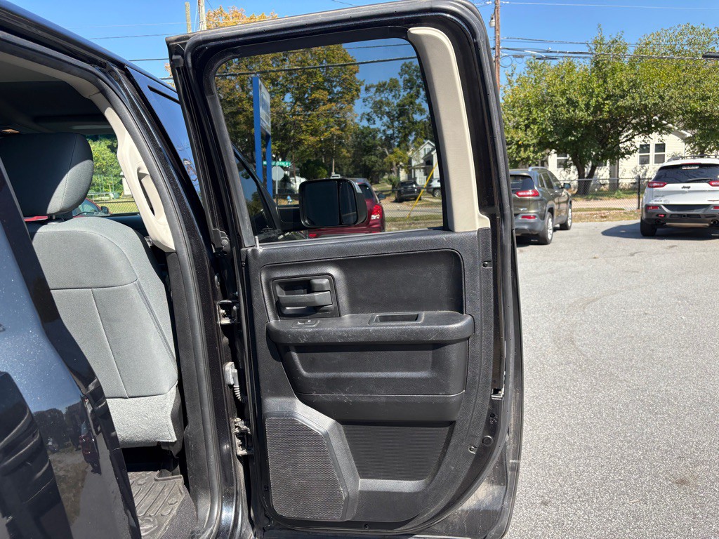 2016 RAM 1500 Image 28
