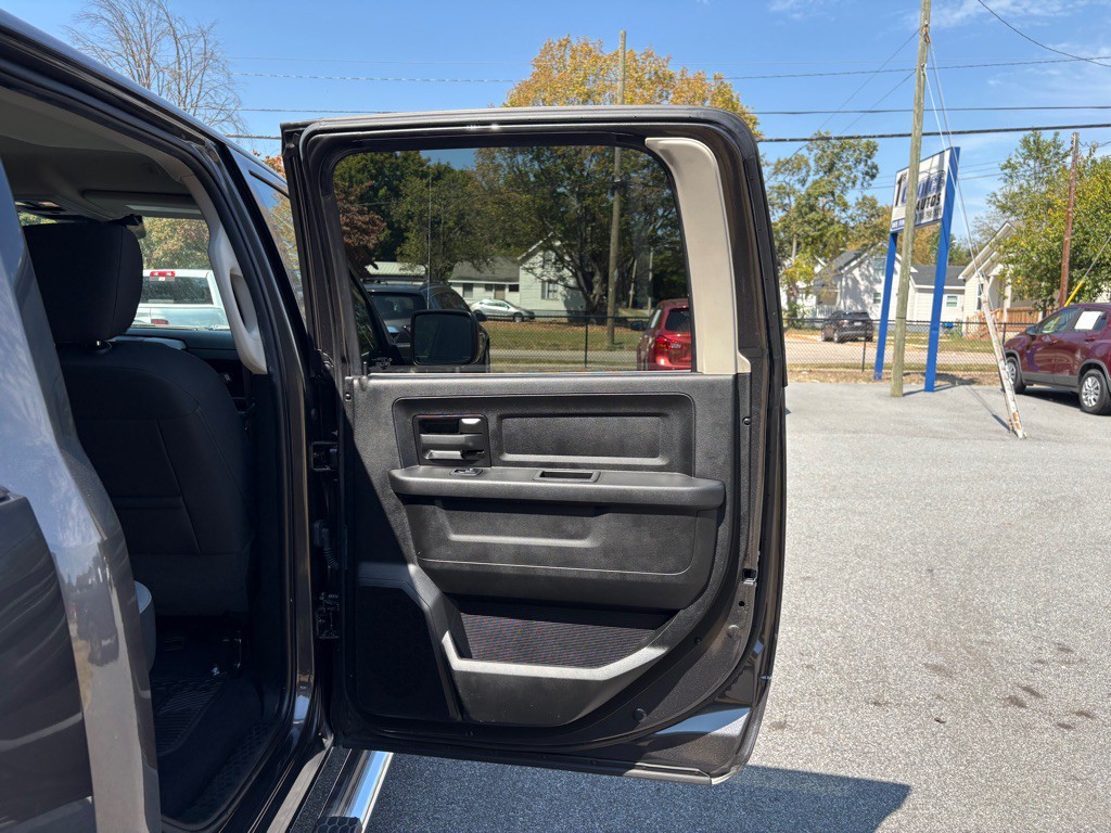 2021 RAM 1500 Image 32