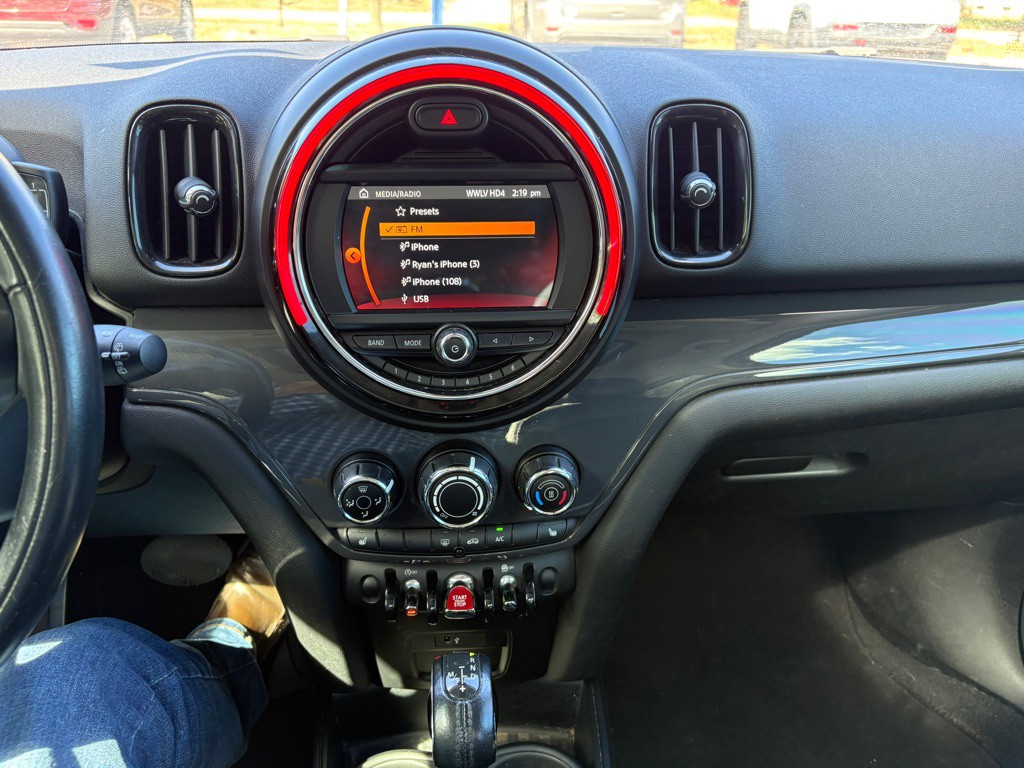 2019 MINI Cooper Image 12