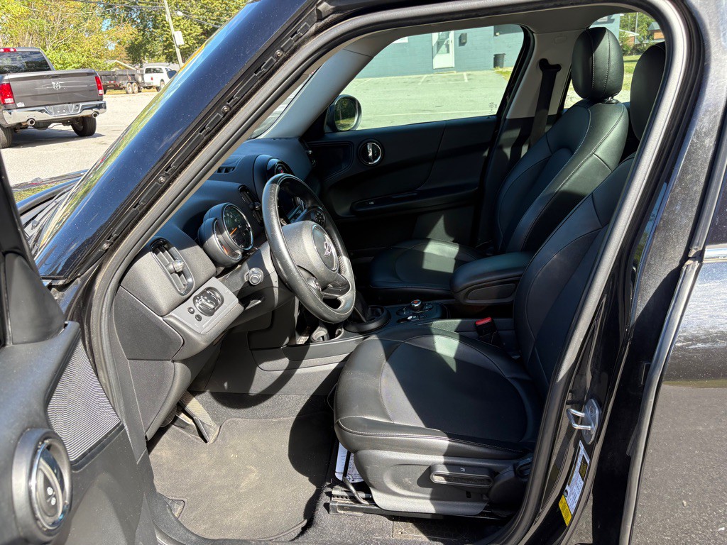 2019 MINI Cooper Image 19