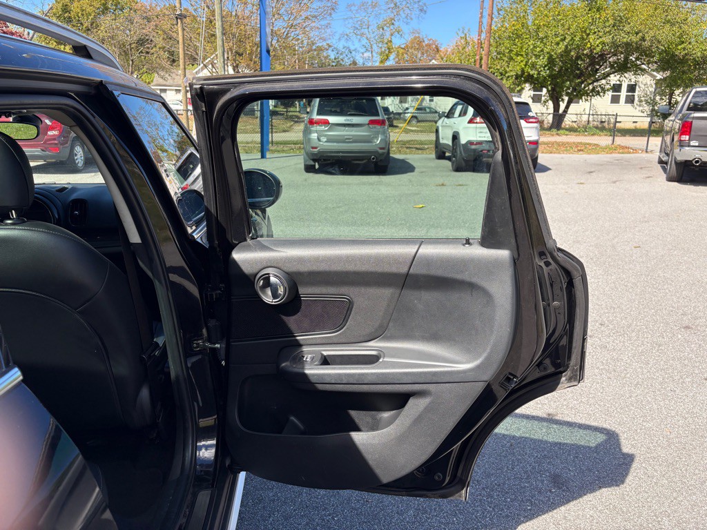 2019 MINI Cooper Image 24