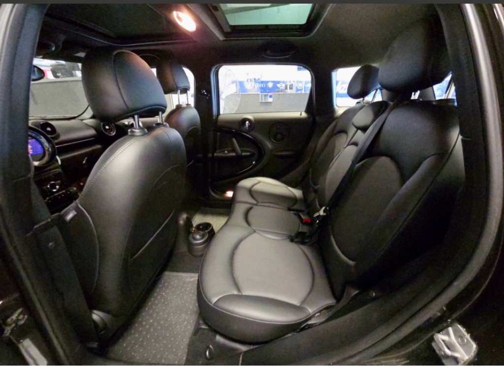 2016 MINI Cooper Image 12