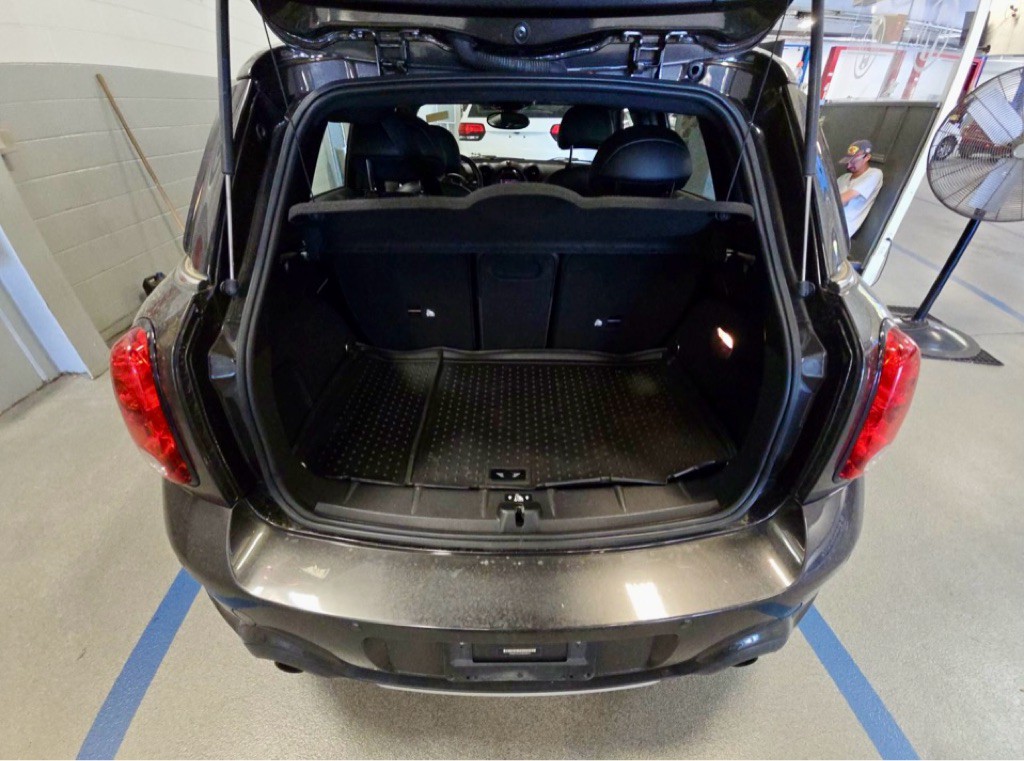 2016 MINI Cooper Image 15