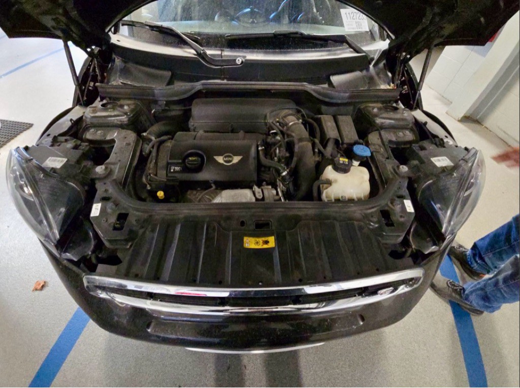 2016 MINI Cooper Image 16