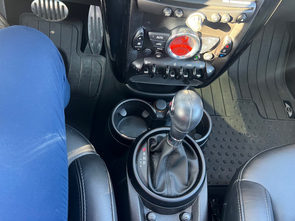 2016 MINI Cooper Image 35