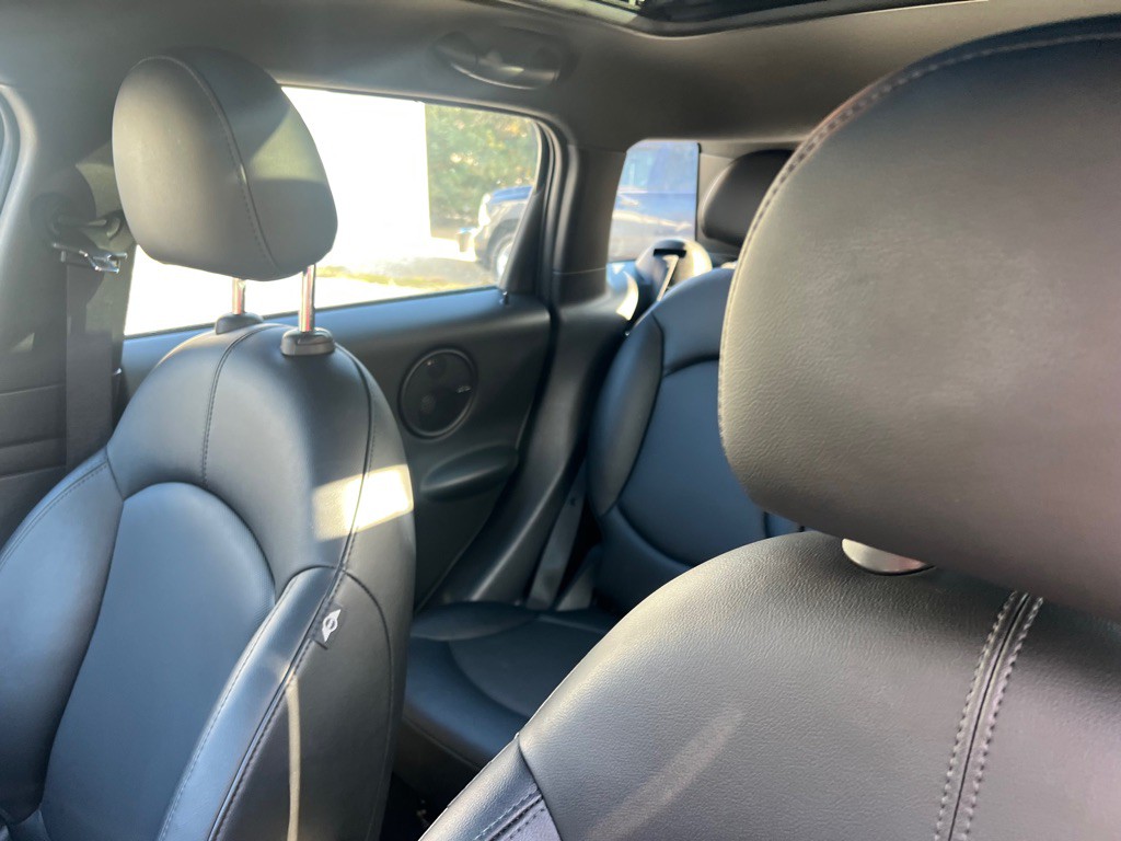 2016 MINI Cooper Image 47