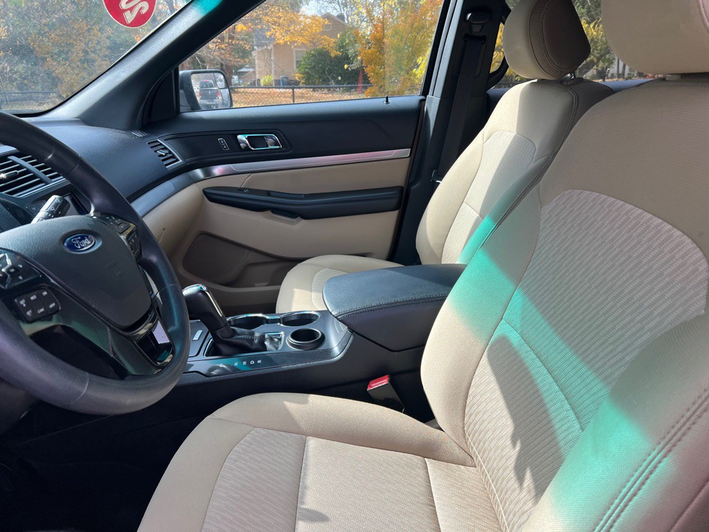 2016 Ford Explorer Image 46