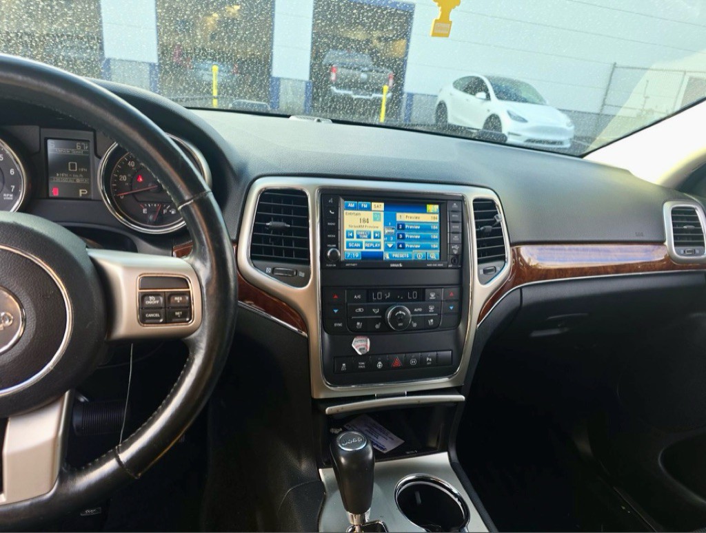 2012 Jeep Grand Cherokee Image 8