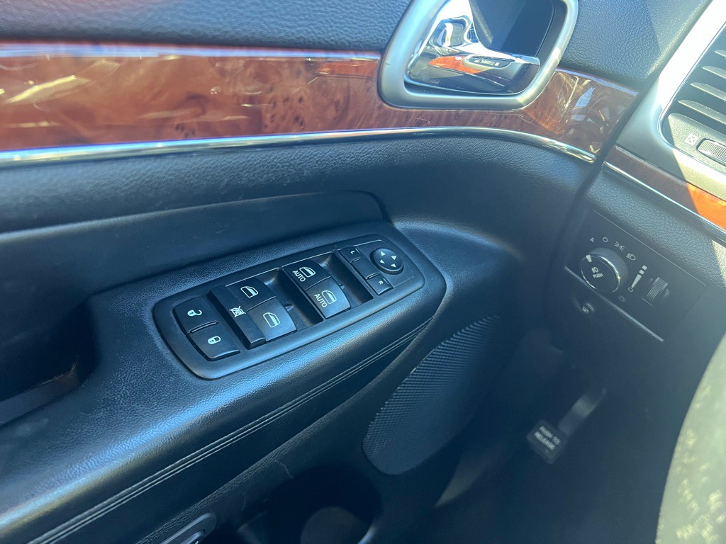 2012 Jeep Grand Cherokee Image 27