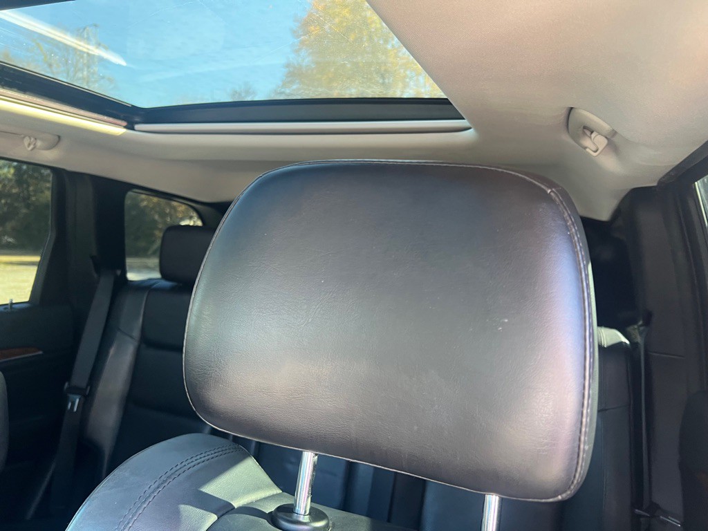 2012 Jeep Grand Cherokee Image 31