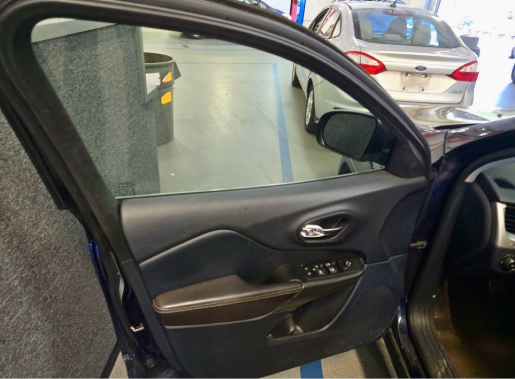 2015 Jeep Cherokee Image 10