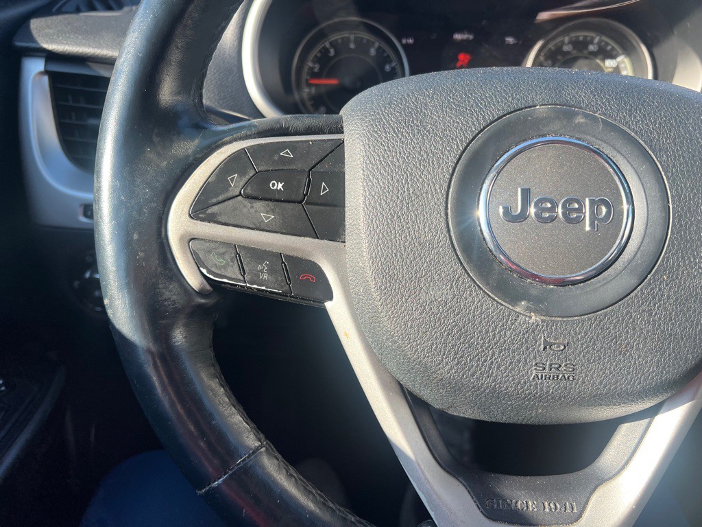 2015 Jeep Cherokee Image 32