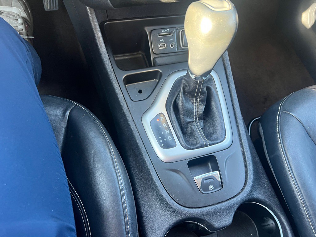 2015 Jeep Cherokee Image 35