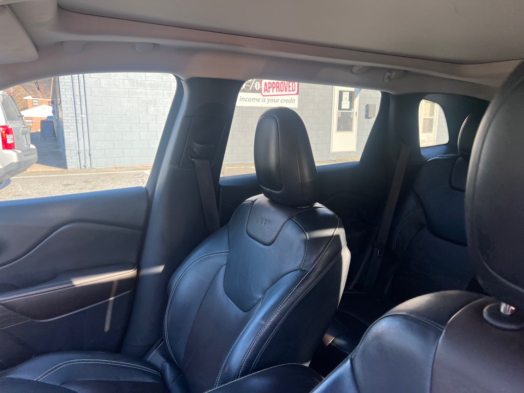 2015 Jeep Cherokee Image 38