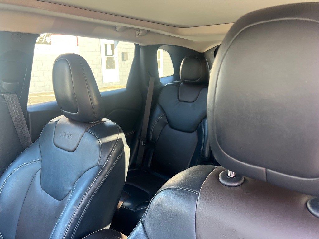 2015 Jeep Cherokee Image 39