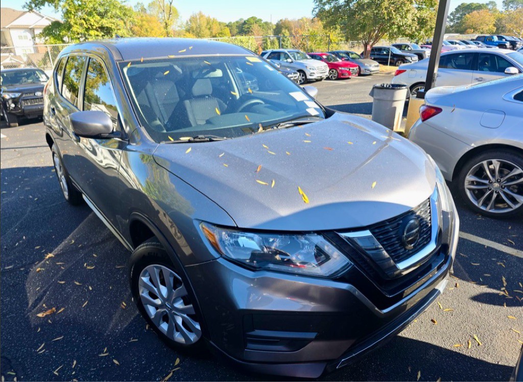 2018 Nissan Rogue Image 2
