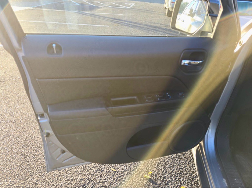 2016 Jeep Patriot Image 9