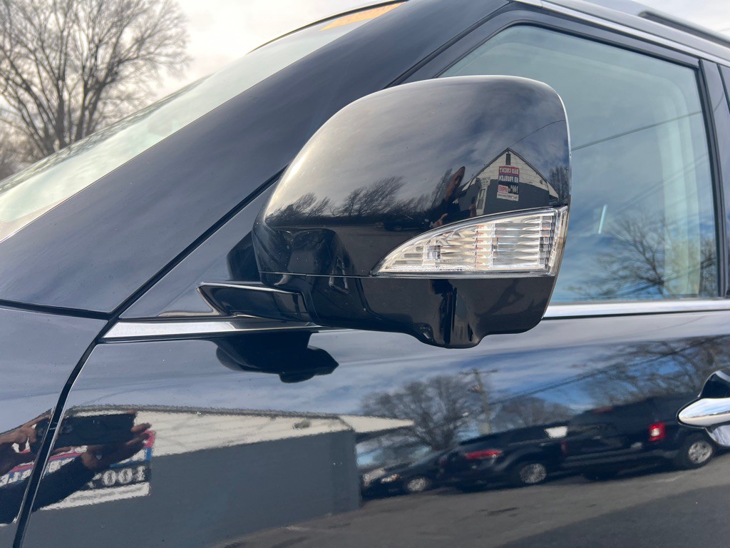 2017 INFINITI QX80 Image 30