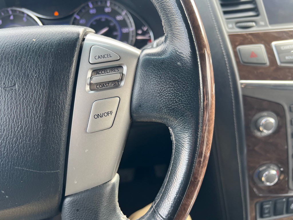 2017 INFINITI QX80 Image 35