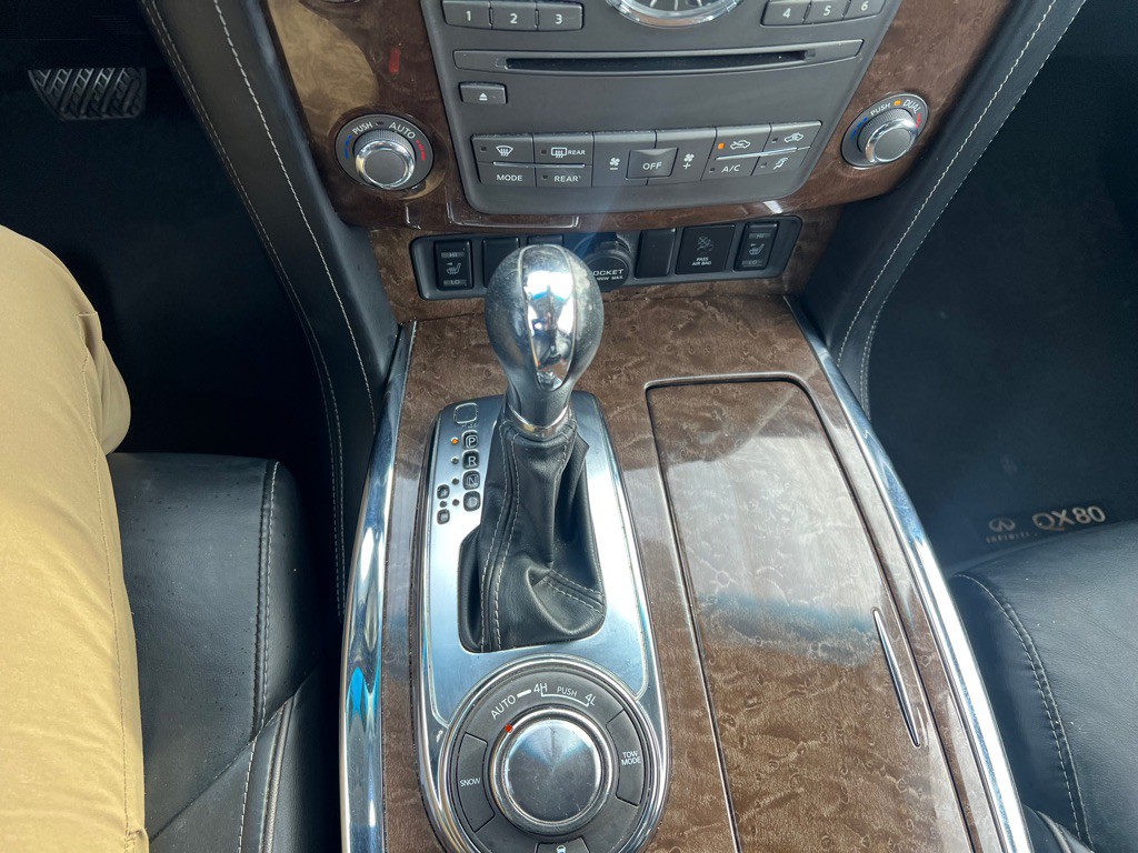 2017 INFINITI QX80 Image 38