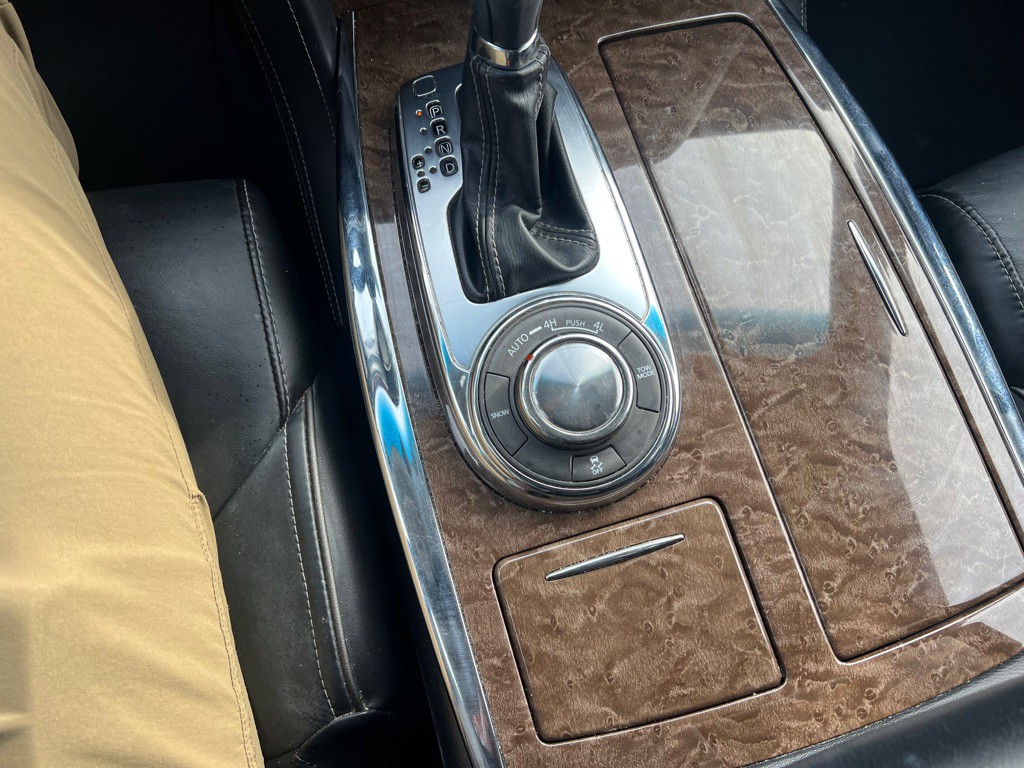 2017 INFINITI QX80 Image 39