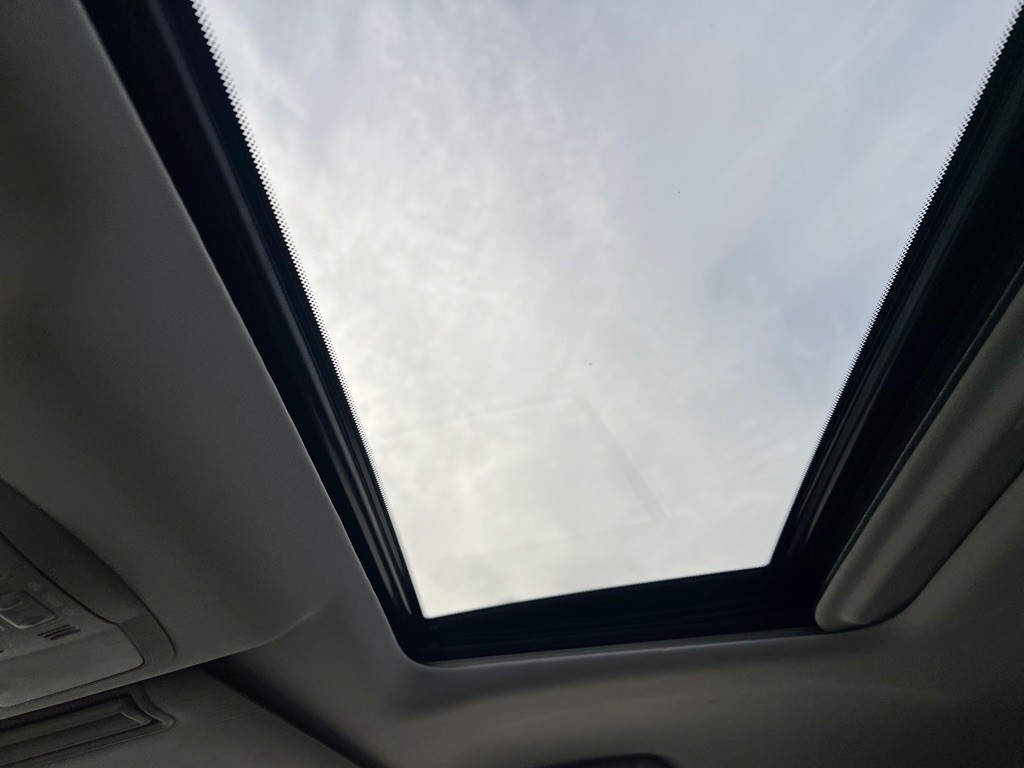 2017 INFINITI QX80 Image 42