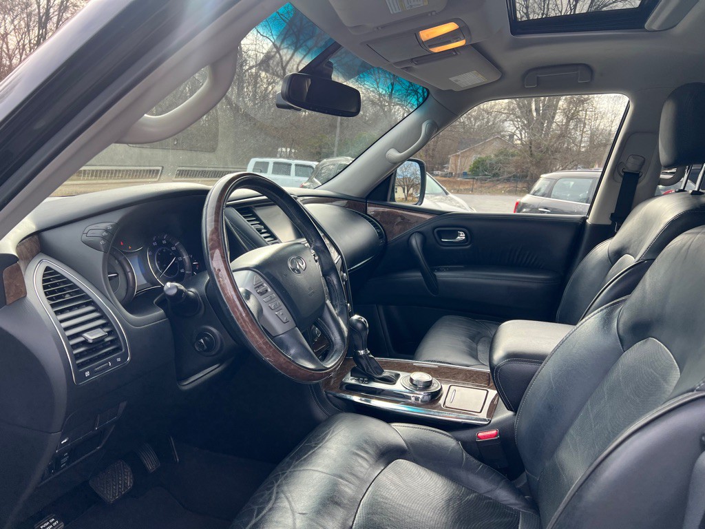 2017 INFINITI QX80 Image 44