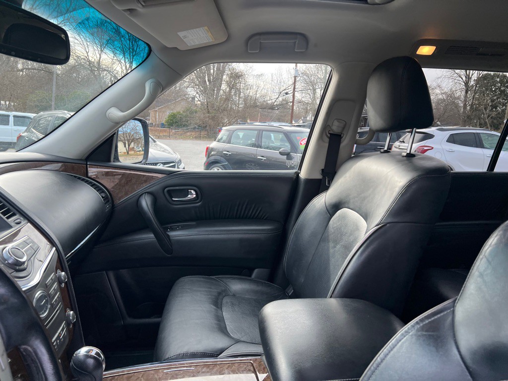 2017 INFINITI QX80 Image 46