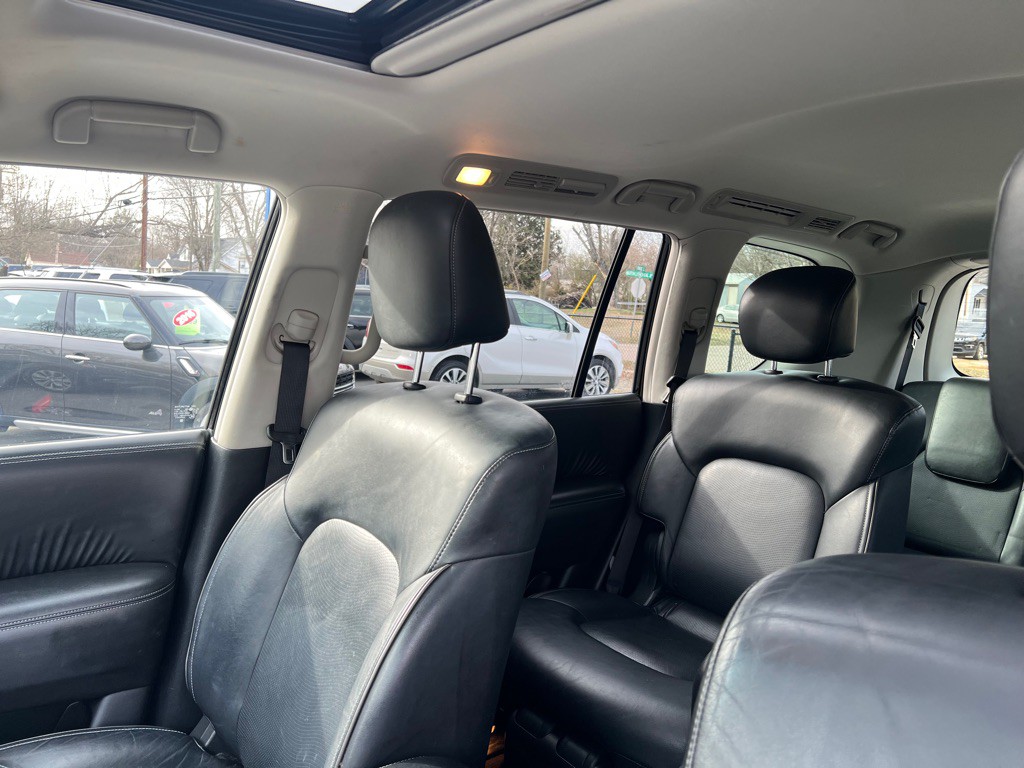 2017 INFINITI QX80 Image 47