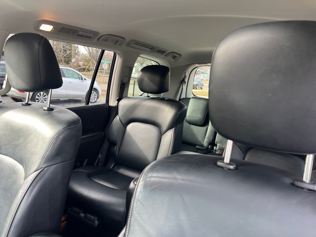 2017 INFINITI QX80 Image 48