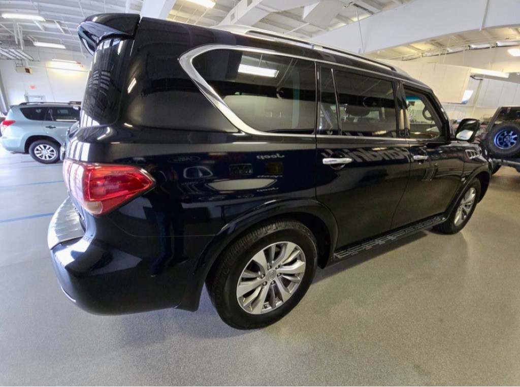 2017 INFINITI QX80 Image 5