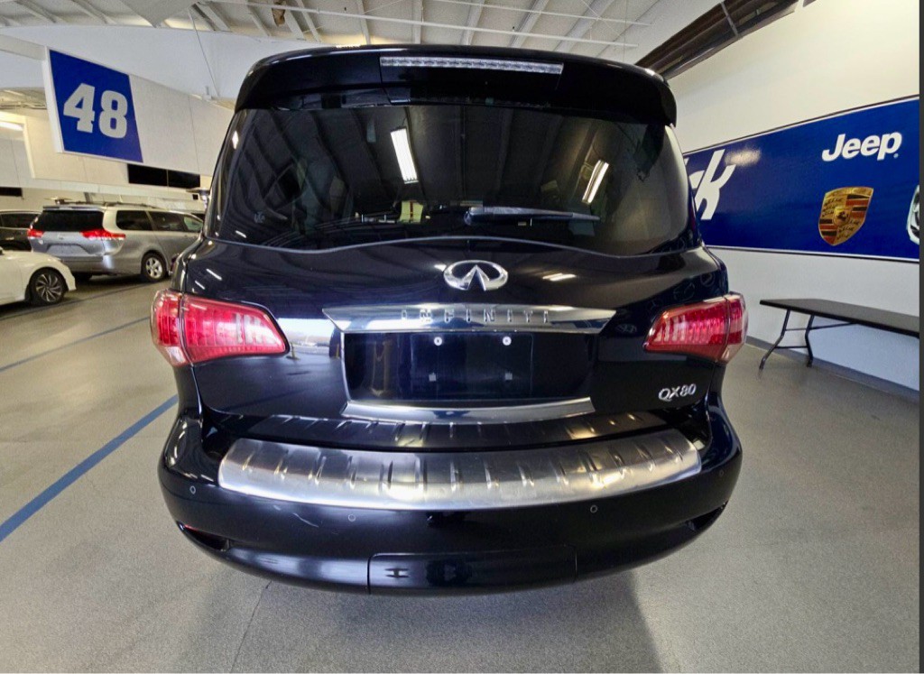 2017 INFINITI QX80 Image 7