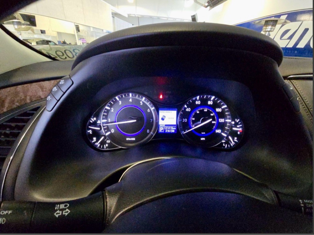 2017 INFINITI QX80 Image 9