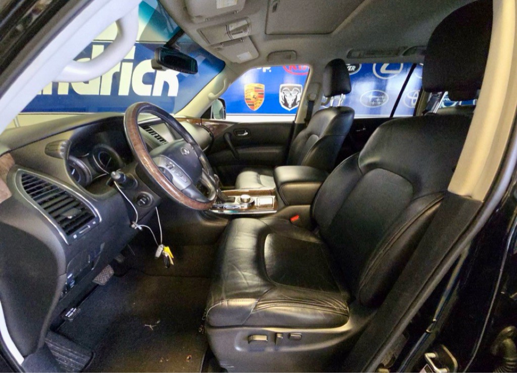 2017 INFINITI QX80 Image 11