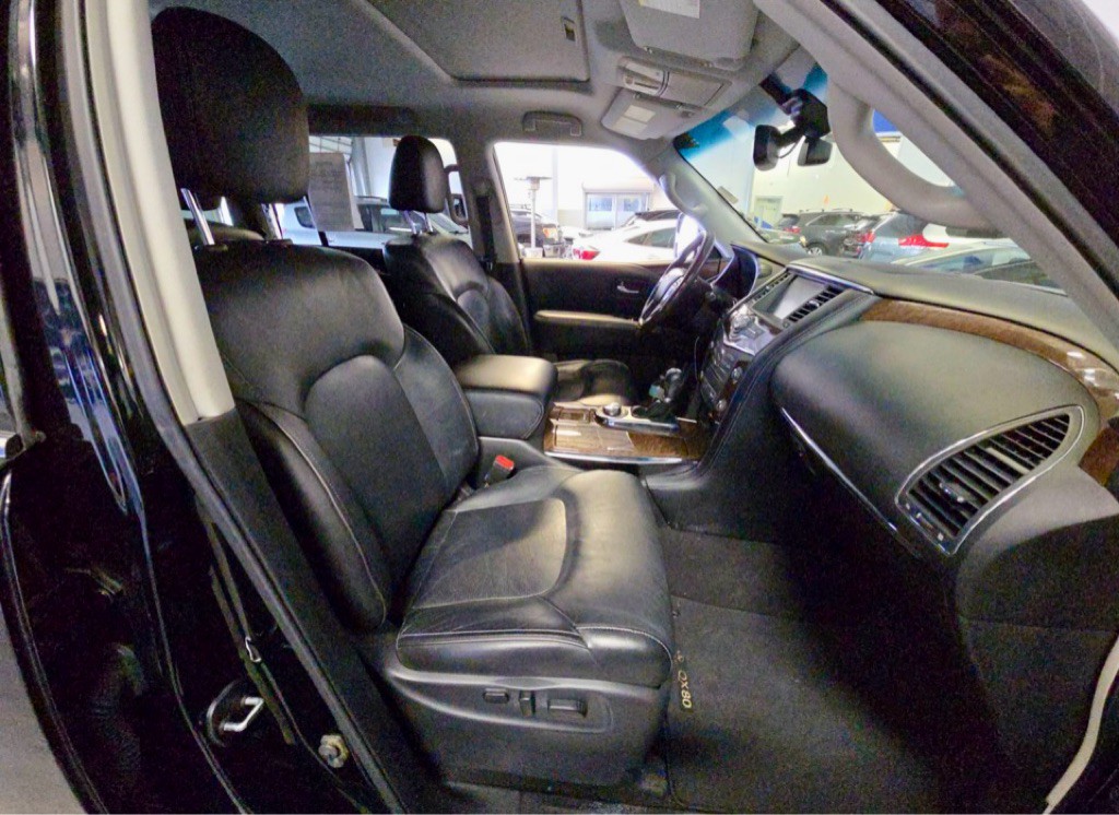 2017 INFINITI QX80 Image 12